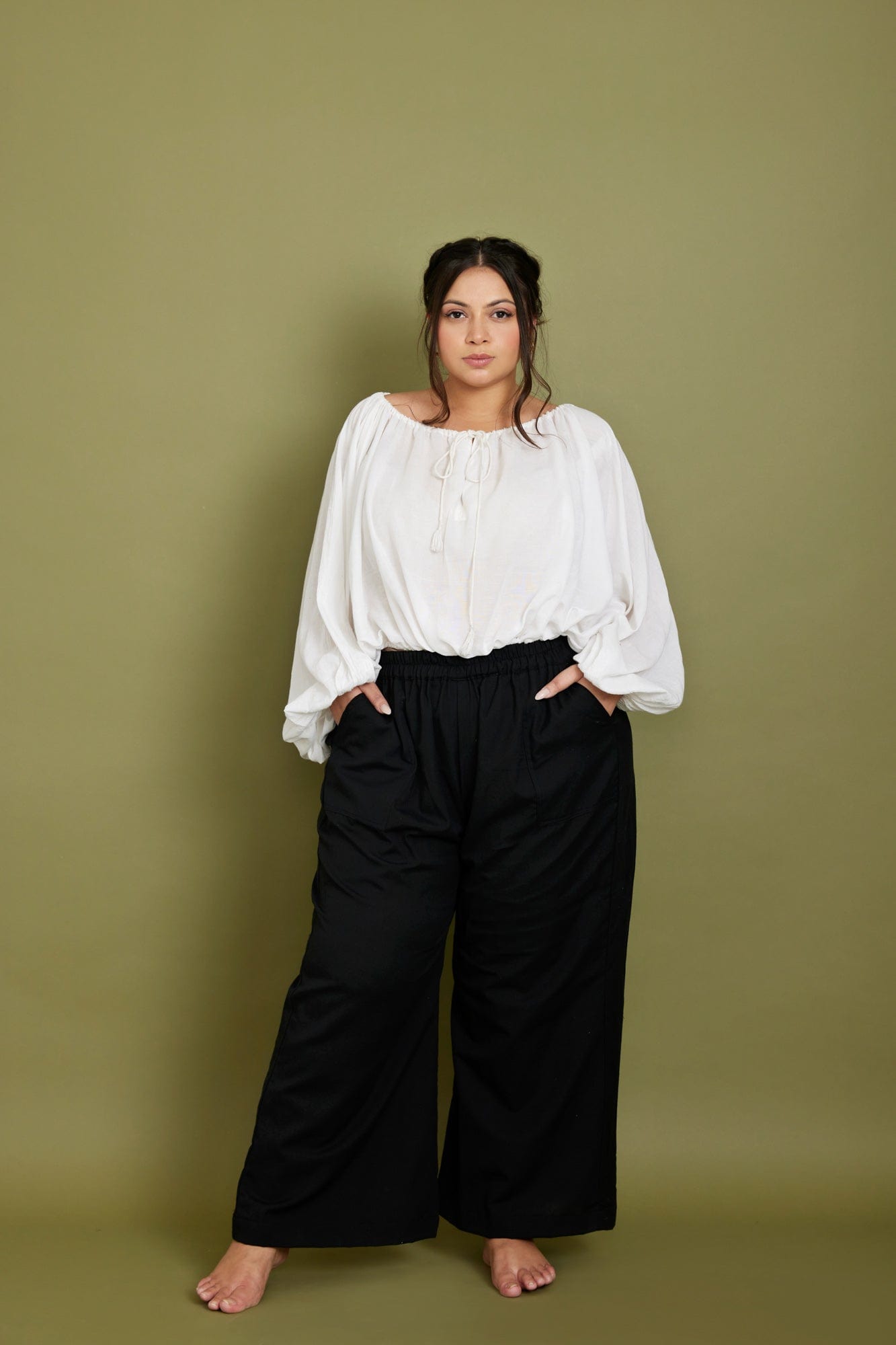 Ojasvi Pants in Black